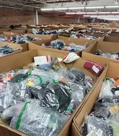 Amazon Clothing Truckload - Image 2