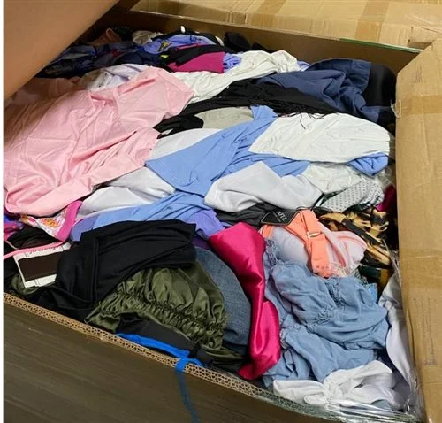 Amazon Clothing Truckload - Image 4