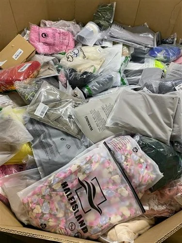 Amazon Clothing Truckload - Image 5