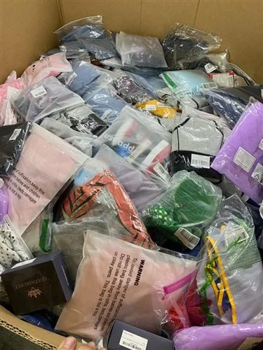 Amazon Clothing Truckload - Image 6