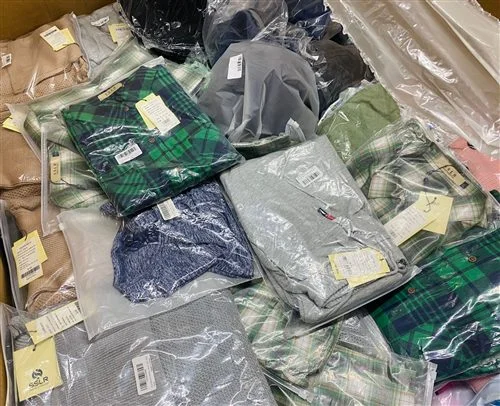 Amazon Clothing Truckload - Image 7